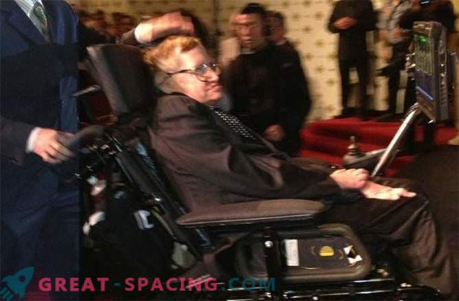 Stephen Hawking ha fatto il primo post su Weibo
