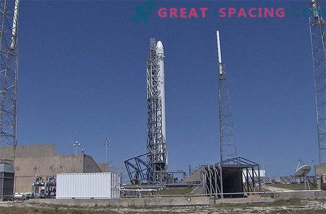 Lancio SpaceX annullato a causa di perdite di elio