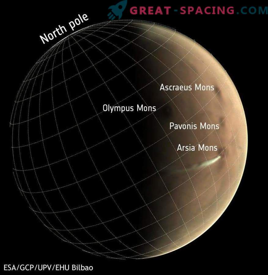 Una nuvola insolita si blocca su Marte
