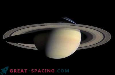 Cassini ha scoperto gli anelli terribilmente sottili di Saturno