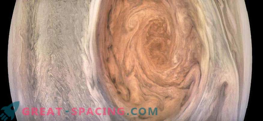 Big Red Spot nella lente di Juno