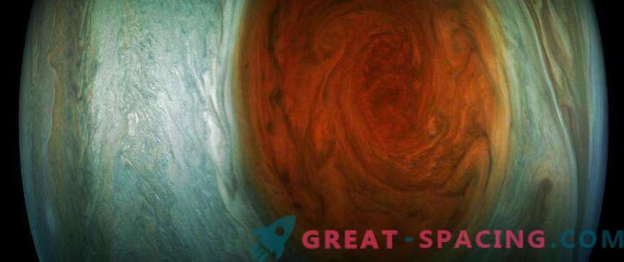 Big Red Spot nella lente di Juno