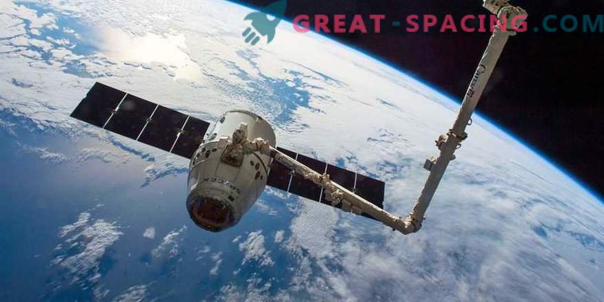 Il video cattura l'addio tra la ISS e la capsula Dragon