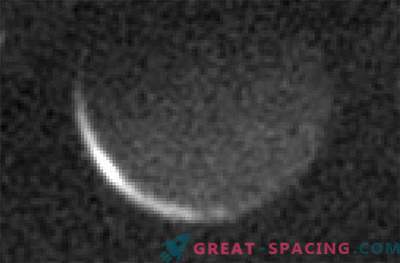 Нощ, спускаща се на Харон, най-големият спътник на Плутон