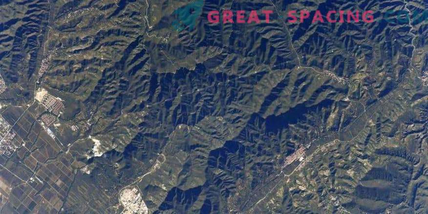 de grote muur van china is vanuit de ruimte zichtbaar of niet