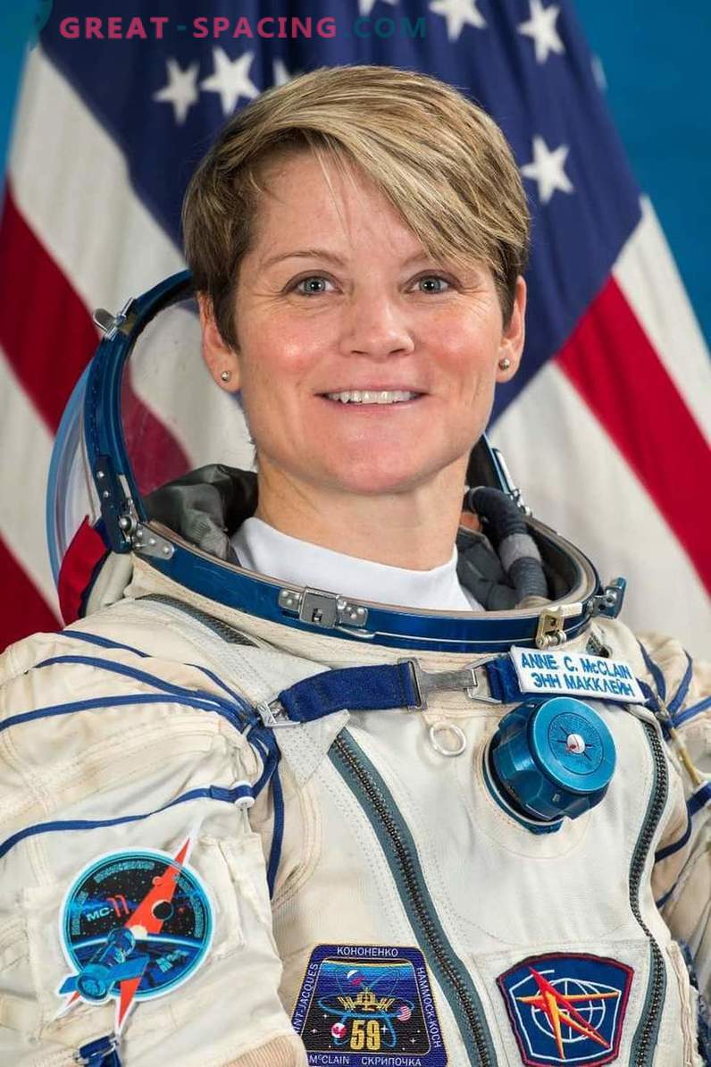 Perché la NASA ha annullato la passeggiata spaziale di due astronauti femminili