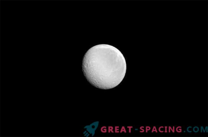 Luna piena di Saturno: Ray brilla per Cassini