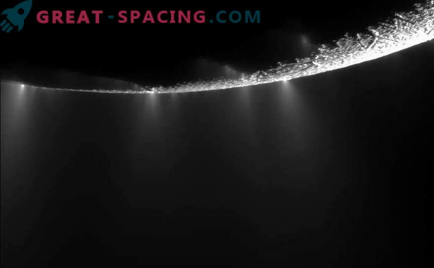 Mistero dell'attività di Encelado oceanico