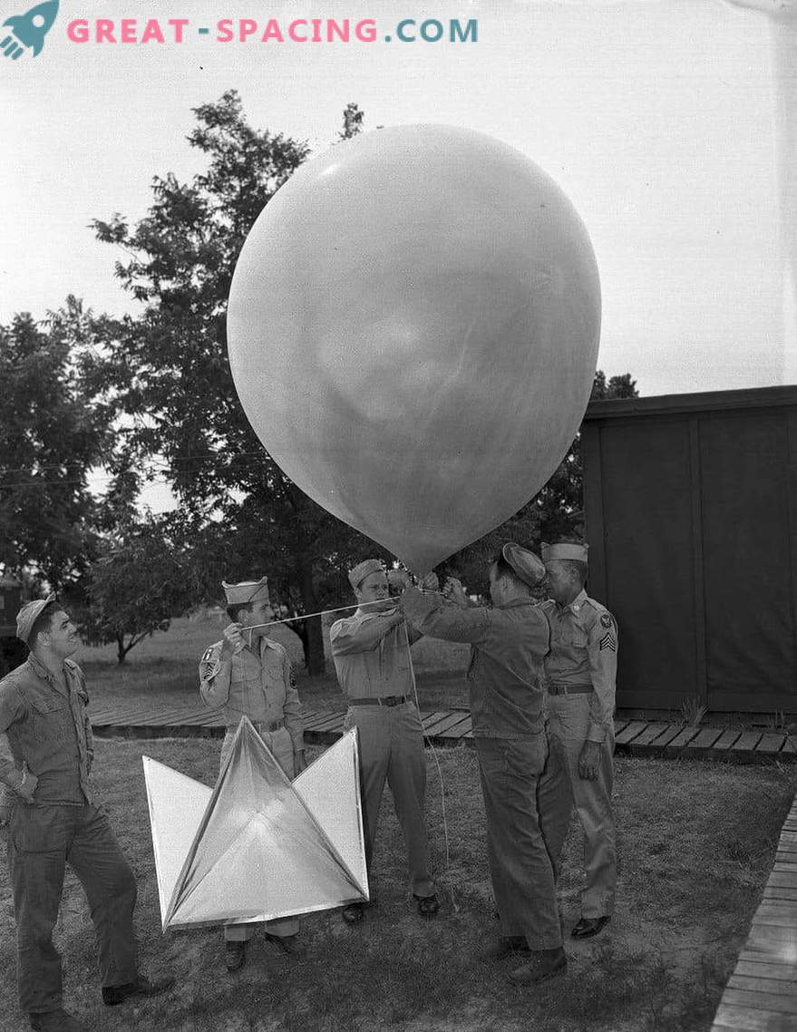 Incidente di Roswell - 1947 Gli ufologi sono sicuri che i militari hanno nascosto la nave aliena naufragata