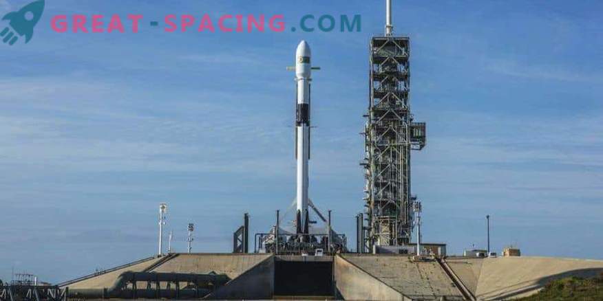 Il razzo SpaceX aggiornato lanciato con un satellite