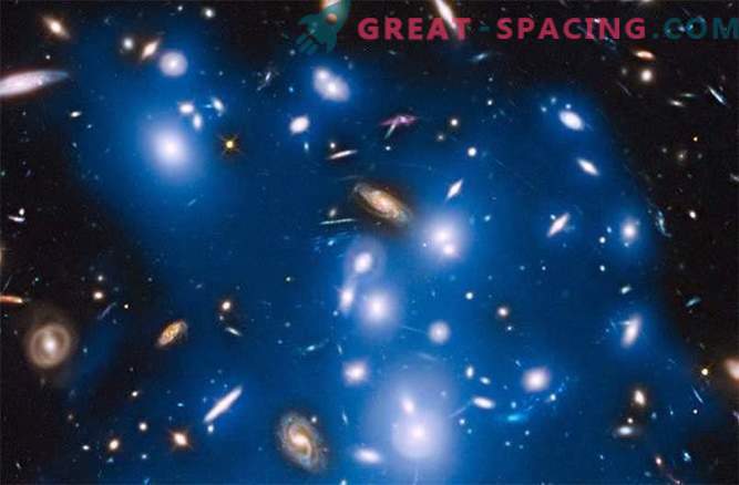 Hubble cattura il bagliore blu delle galassie lontane
