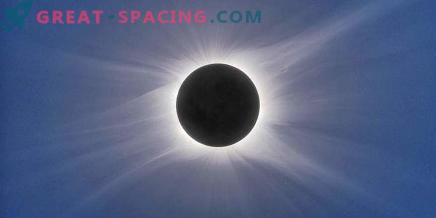Possibile forma della corona solare per un'eclissi nel mese di agosto