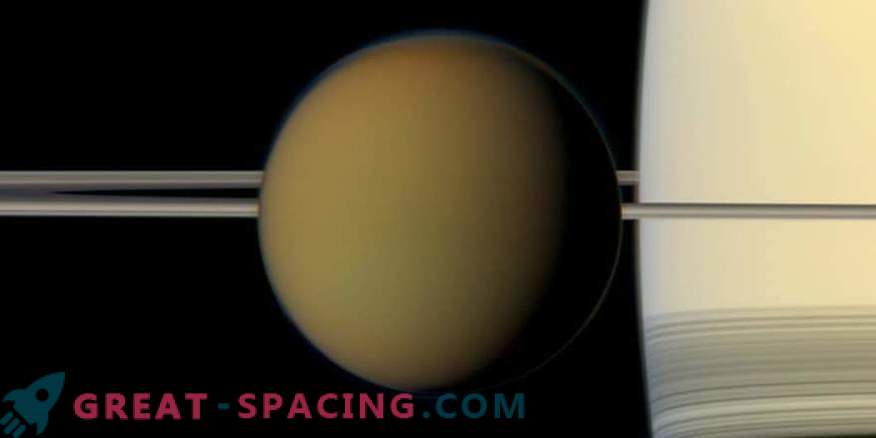 La magnificenza di Titan nella recensione a infrarossi