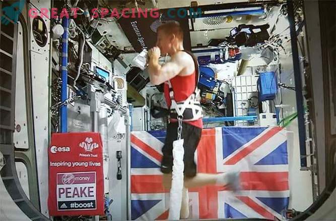 L'astronauta inglese ha corso la Maratona di Londra 60000 miglia