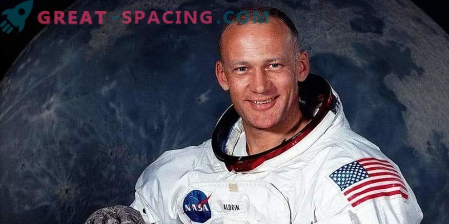 Prima comunione sulla luna: com'era il rituale di Buzz Aldrin