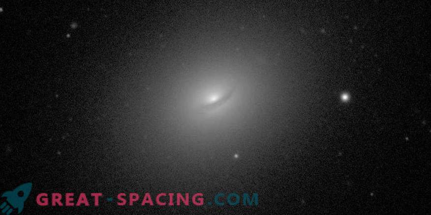 Panoramica del mezzo interstellare nella galassia NGC 3665