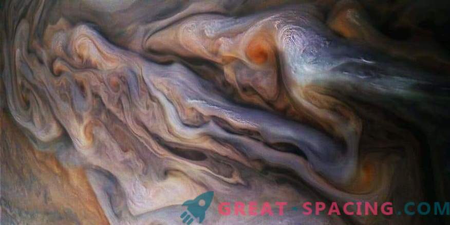 Fantastici modelli atmosferici del gigante Giove