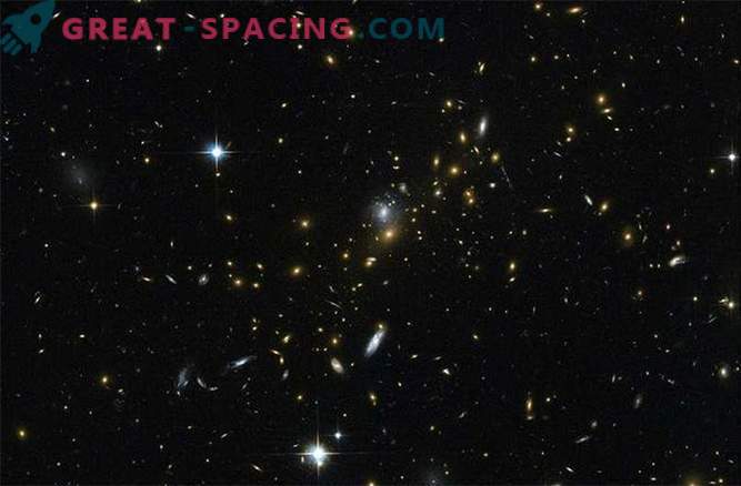 Il massiccio ammasso galattico diede a Hubble una super approssimazione