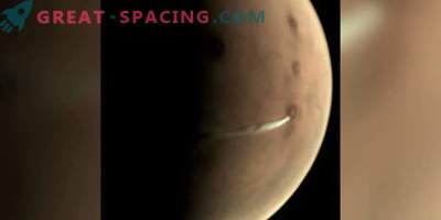 Vulkāniskā darbība uz Marsa? Noslēpumains mākonis stiepjas pāri Marsa vulkānam