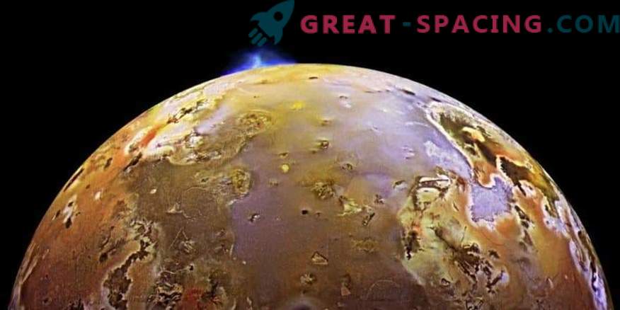 Missione Giunone ha fotografato le emissioni vulcaniche sul satellite Io
