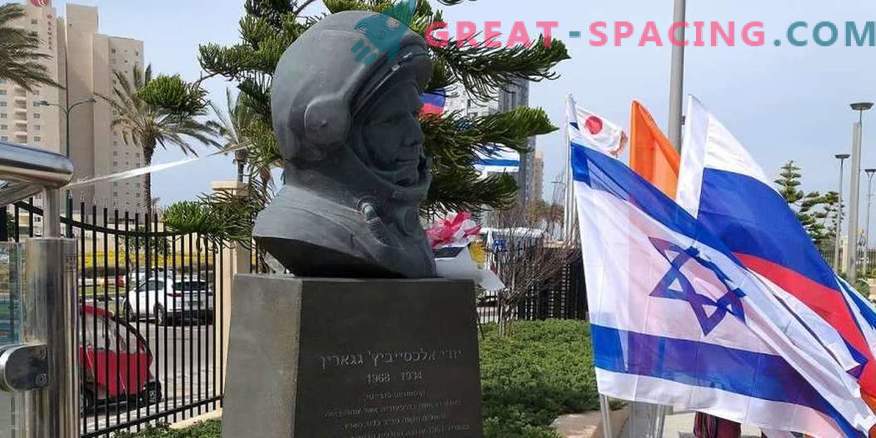 Monumento a Yuri Gagarin eretto in Israele
