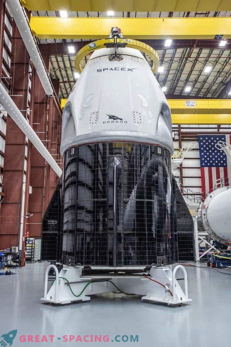 Il primo equipaggio spaziale SpaceX è pronto per il debutto
