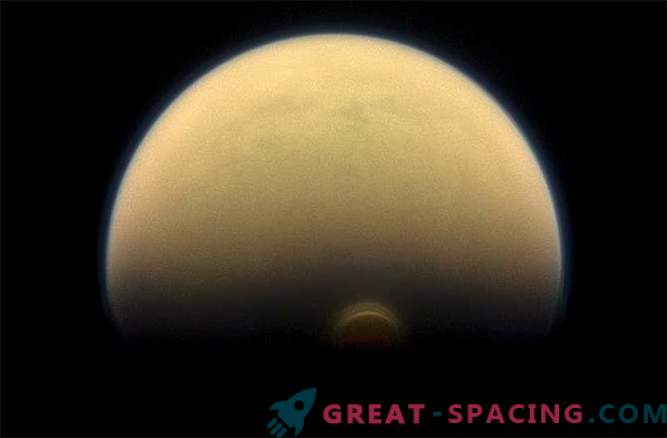 Una gigantesca nuvola di ghiaccio è stata scoperta su Titano