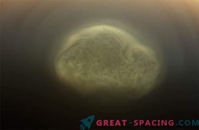 Una gigantesca nuvola di ghiaccio è stata scoperta su Titano
