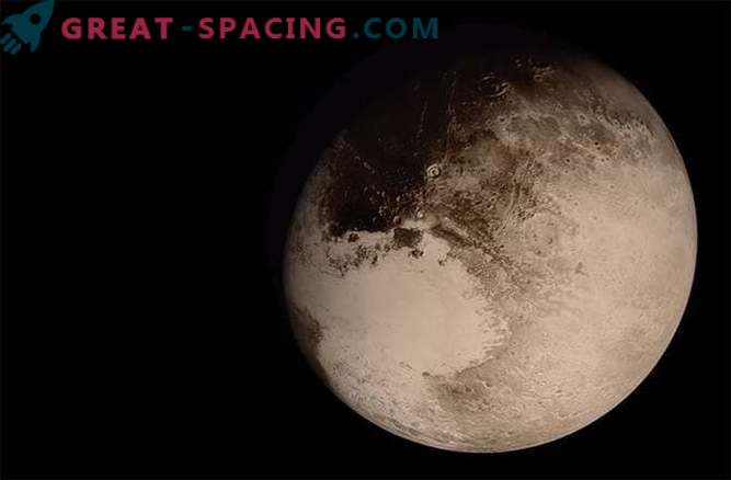 Sorvola Pluto con la missione New Horizons