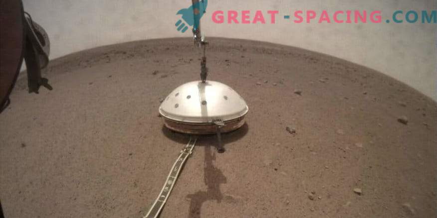 Il sismometro InSight ha trovato un comodo rifugio su Marte