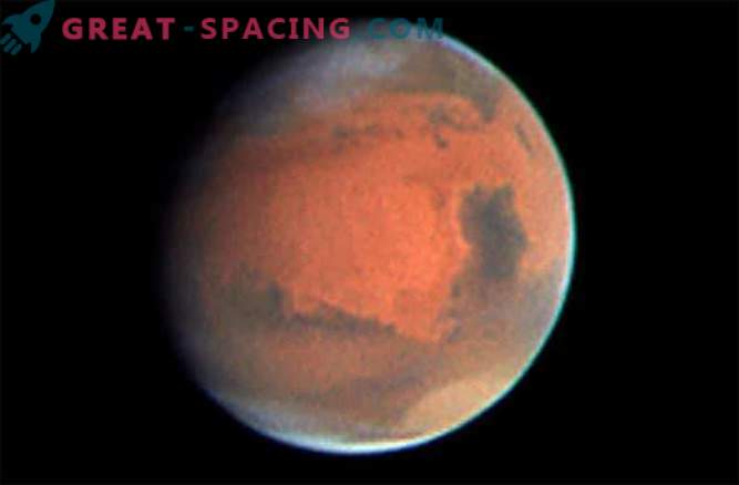 Confronto di Marte: stretto contatto con il pianeta rosso