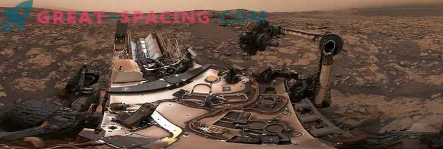 Sé epico e panorama marziano dal rover polveroso Curiosity