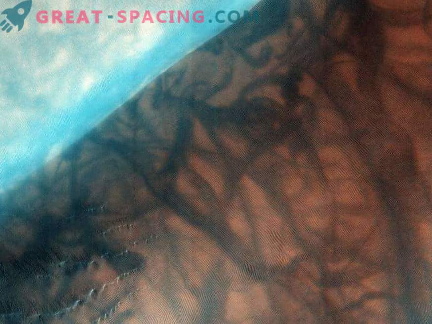 Mistero del liquido: come potrebbe l'acqua apparire su Marte in forma liquida?
