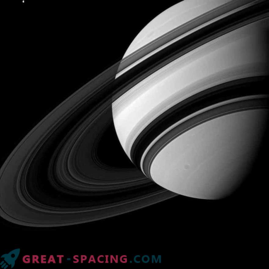 L'apparato Cassini è bruciato nei cieli di Saturno