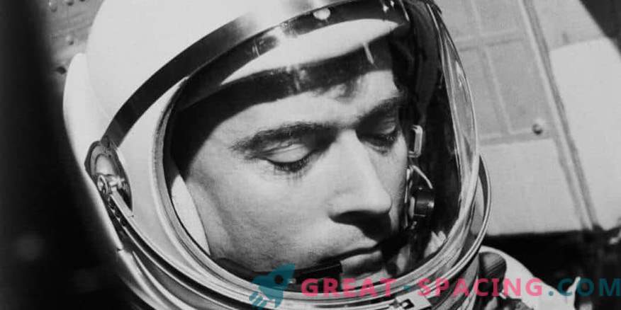 Il leggendario astronauta John Young è morto