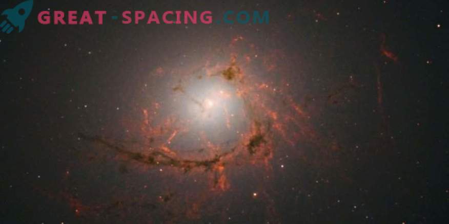 Hubble sta spiando una strana galassia polverosa