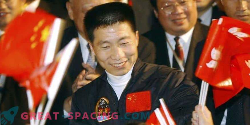 La Cina aumenta l'equipaggio a spese degli astronauti civili