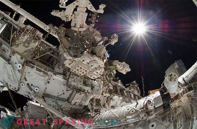 Gli astronauti al lavoro: gli astronauti hanno fatto foto straordinarie