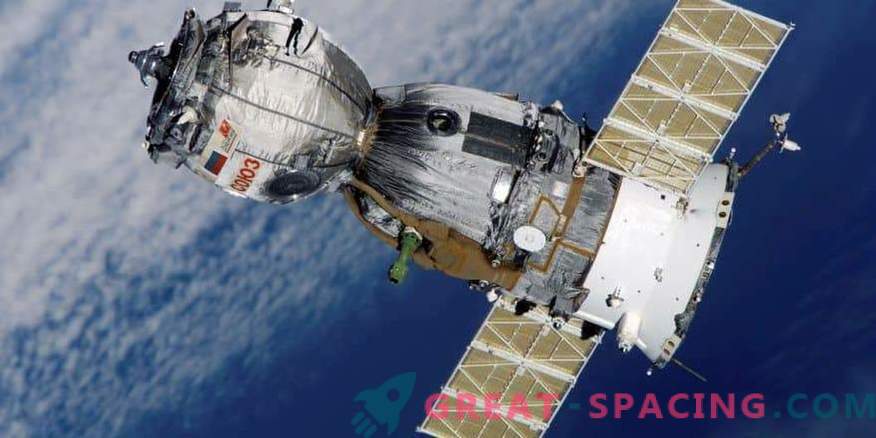 La capsula dell'Unione con gli astronauti lanciata sulla ISS