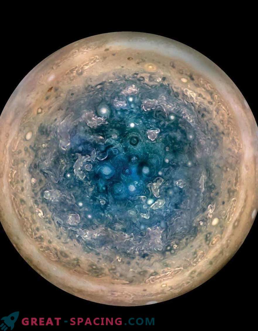 Juno fornisce le prime informazioni su Giove