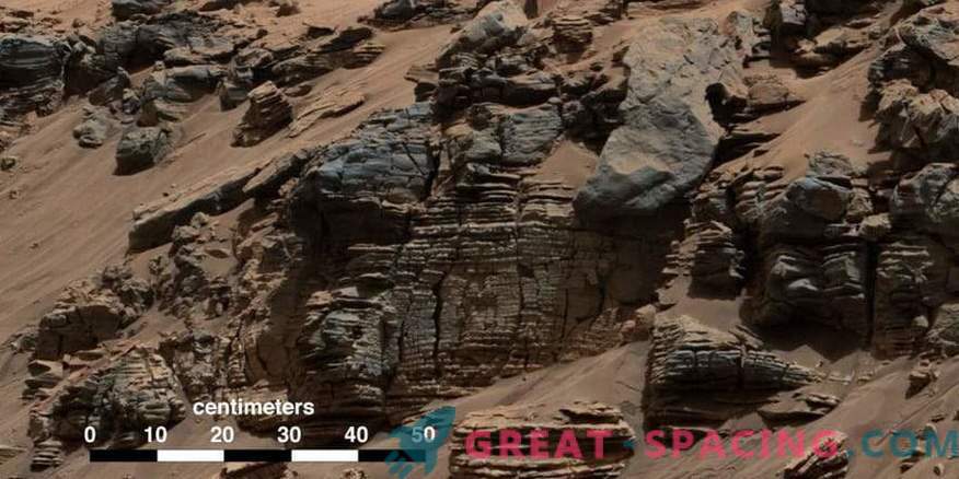 Rover je našel slojevito jezero starih Marsov