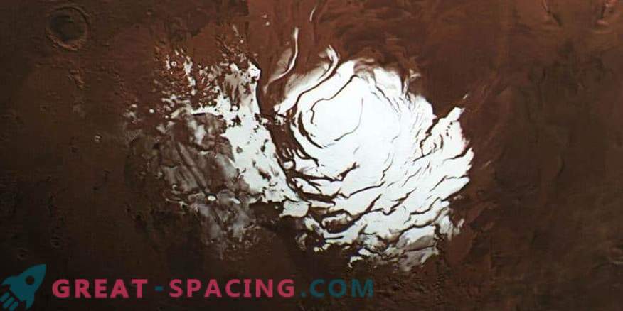 Cosa è nascosto sotto il cappuccio polare sud di Marte