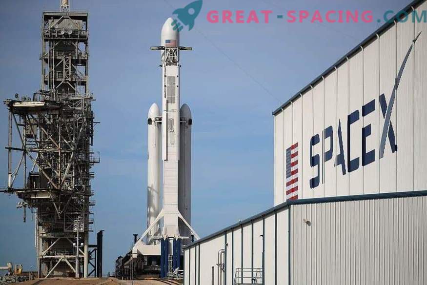 SpaceX prevede di lanciare il razzo Falcon Heavy una seconda volta