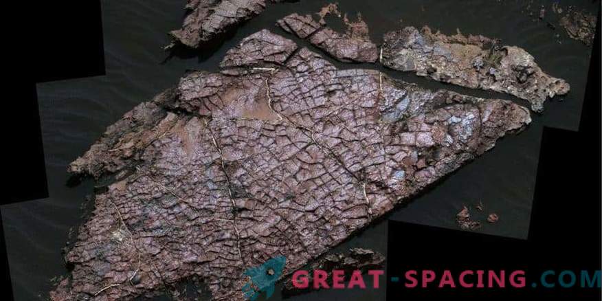 Le crepe asciutte determinano la forma dell'acqua su Marte