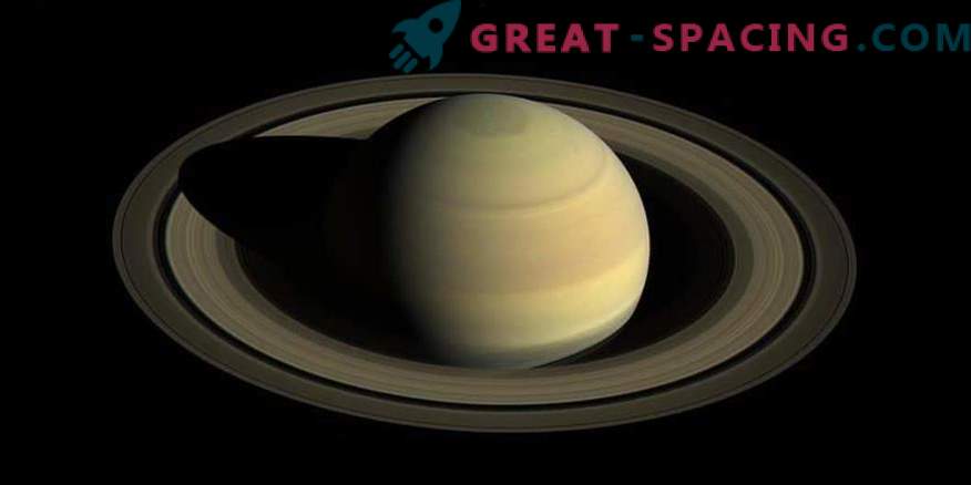 Gli anelli di Saturno sono belli, ma non per sempre