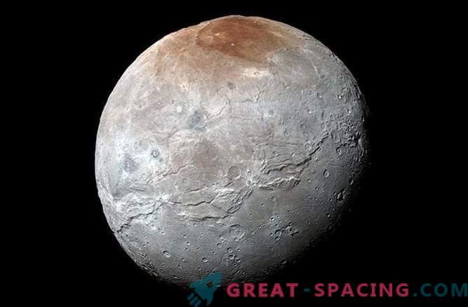 Charon, le satellite de Pluton: battu, froissé, mais magnifique