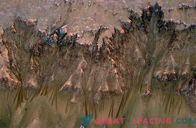 Quando l'acqua liquida scorreva su Marte