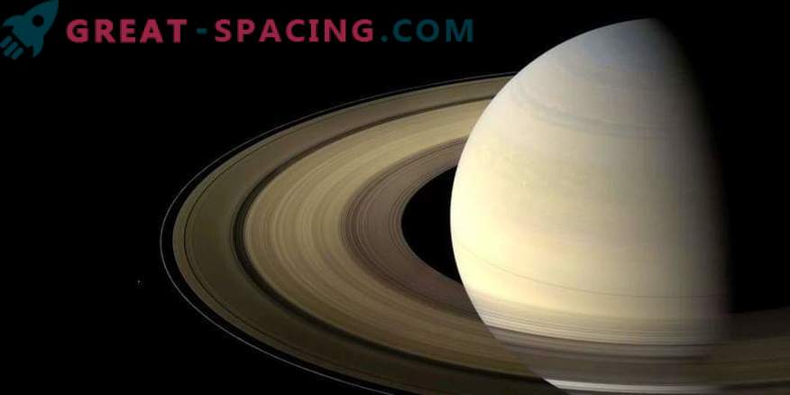 Nuove immagini di Marte e Saturno da Hubble