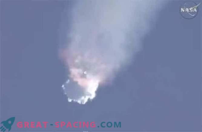 Il vettore di razzi Falcon-9 è esploso 2 minuti dopo il lancio