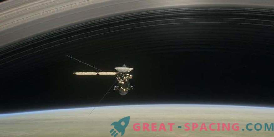 I voli ravvicinati di Saturno rivelano i segreti del pianeta e dei suoi anelli